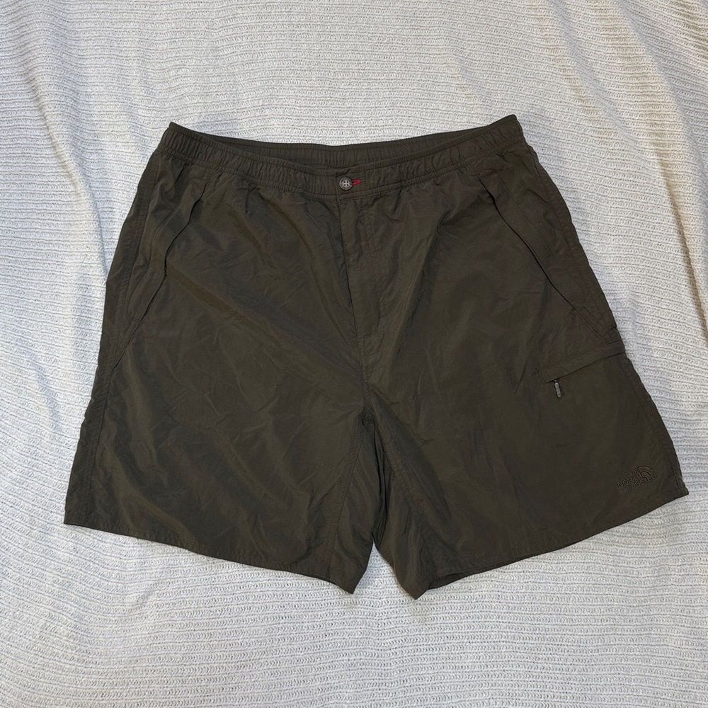 The North Face Shorts size L